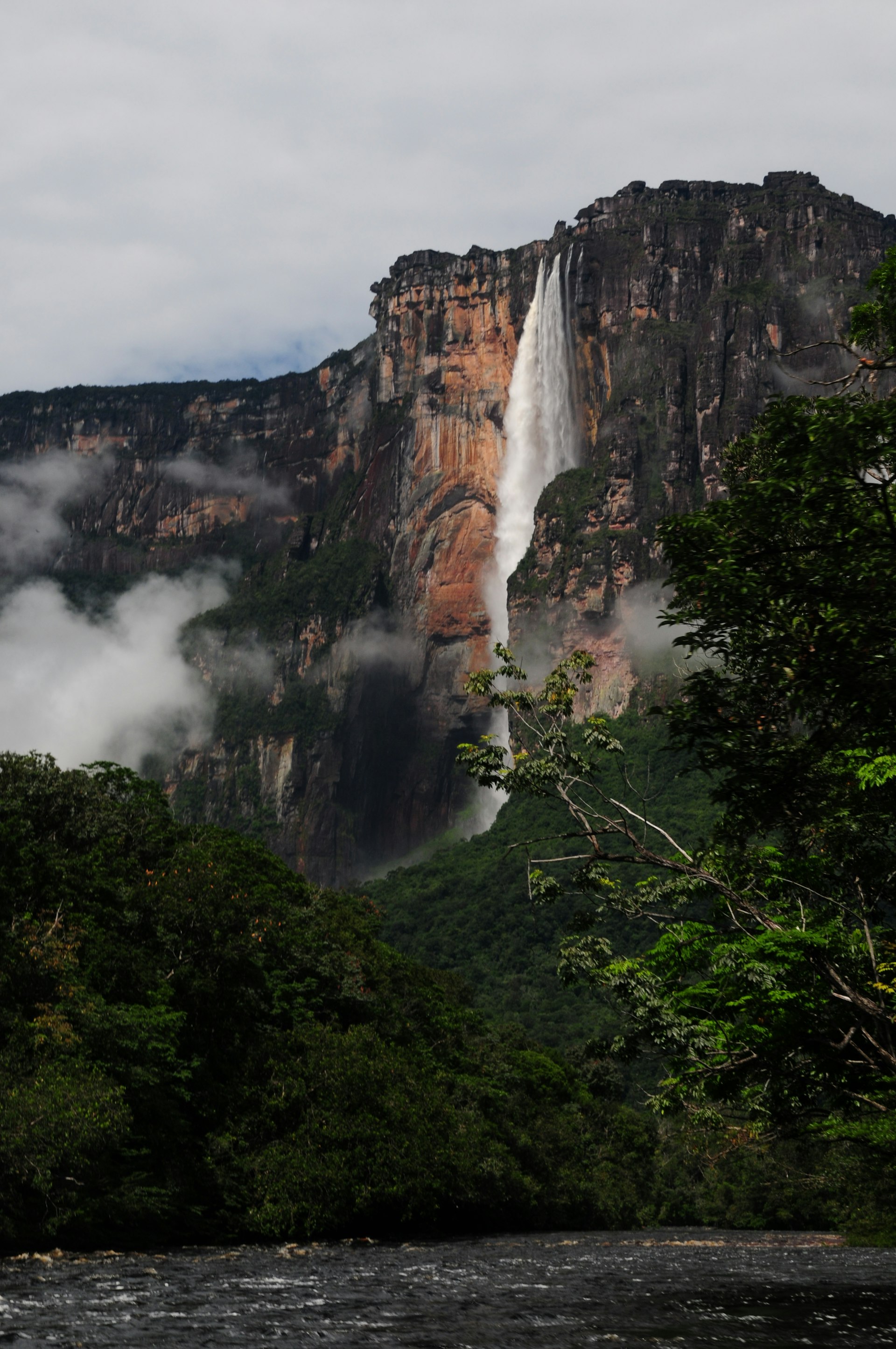 Angel Falls dropping from the tepui, Canaima, Venezuela